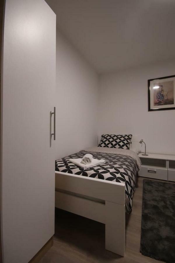 Apartman F&F โอโทชาส ภายนอก รูปภาพ