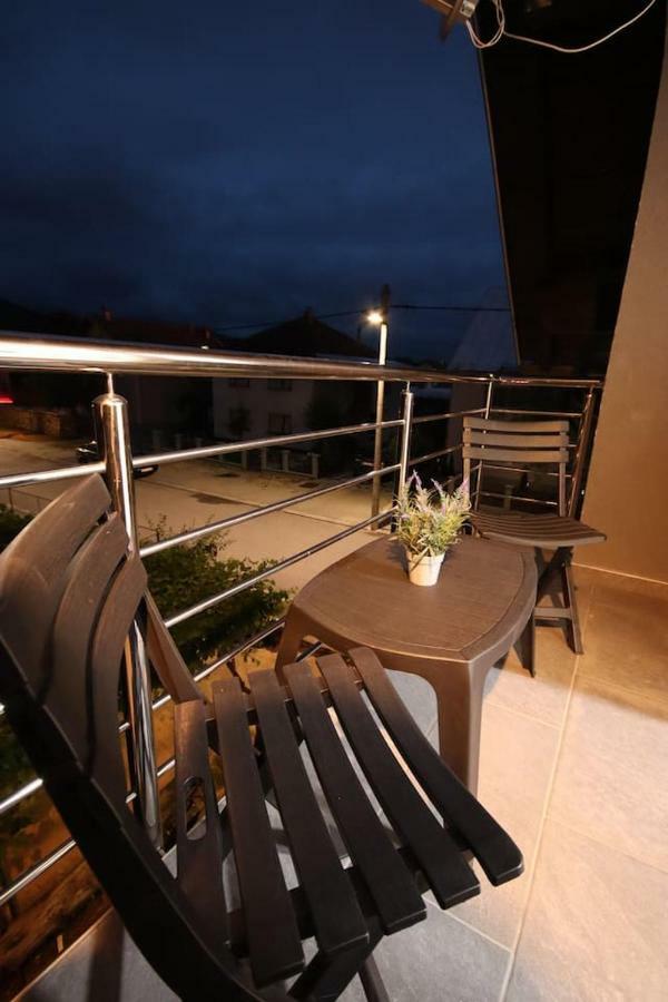 Apartman F&F โอโทชาส ภายนอก รูปภาพ