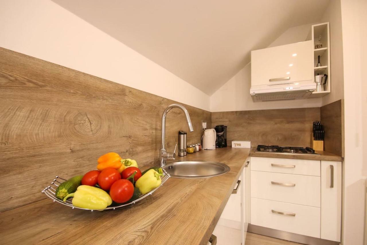 Apartman F&F โอโทชาส ภายนอก รูปภาพ