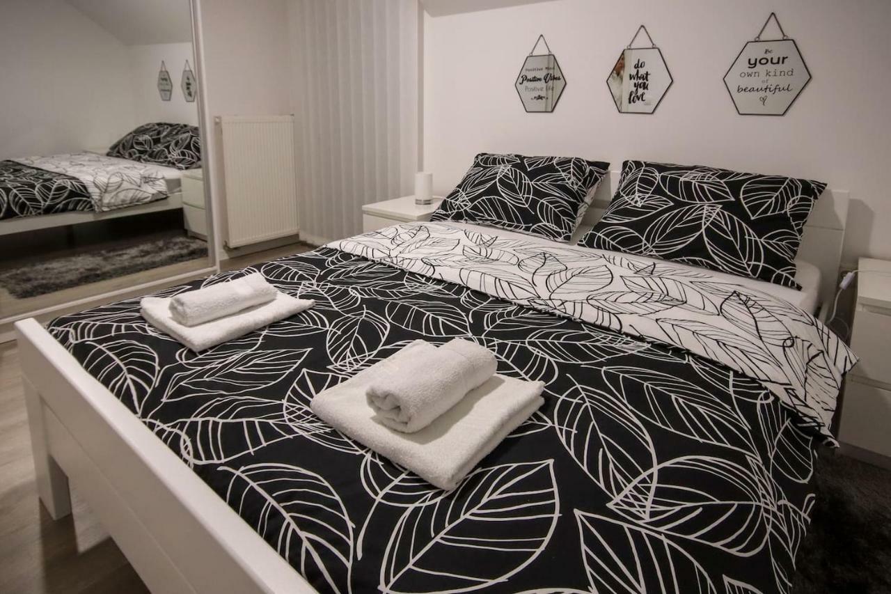 Apartman F&F โอโทชาส ภายนอก รูปภาพ