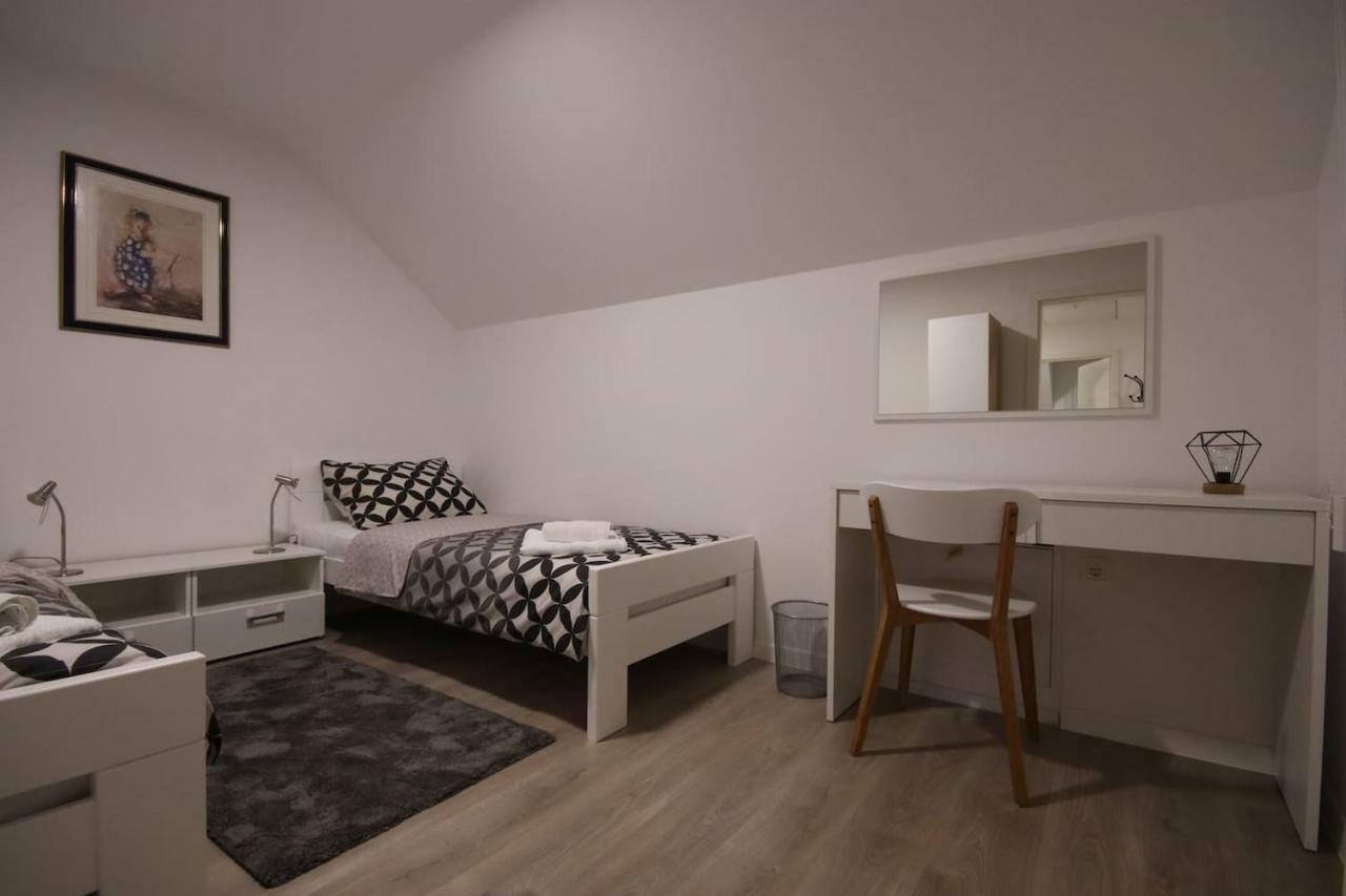 Apartman F&F โอโทชาส ภายนอก รูปภาพ