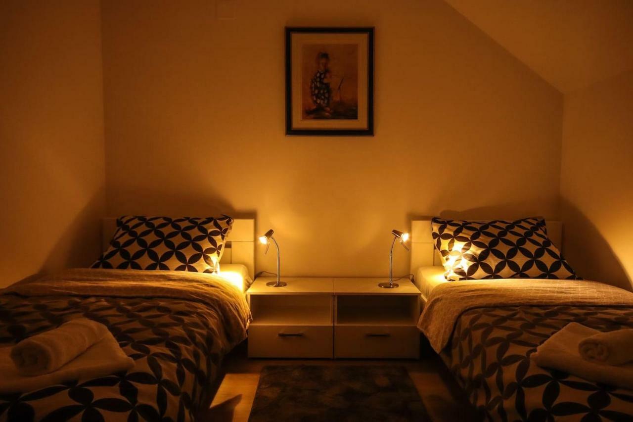 Apartman F&F โอโทชาส ภายนอก รูปภาพ